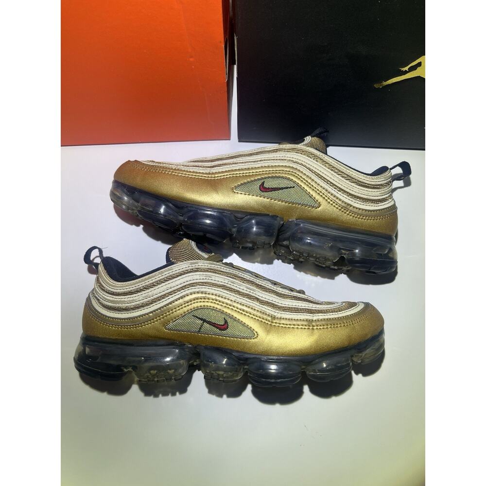 Nike Air VaporMax 97 Metallic Gold Size Size 9.5